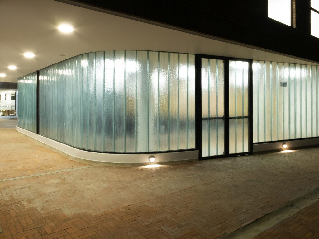 Edificio Administrativo CoopChipaque.  Arquitectura y Construcción Constructiva Soluciones y MPB Studio.