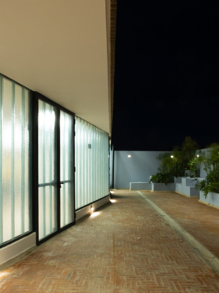 Edificio Administrativo CoopChipaque.  Arquitectura y Construcción Constructiva Soluciones y MPB Studio.